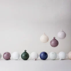 Lyngby Porcelæn Rhombe Kerstbal Ø7 Cm -Woondecoratie Winkel 505023 01 3 EnvironmentImage e642810d72 scaled