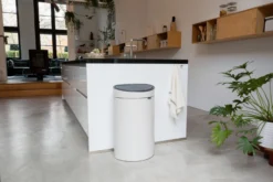 Brabantia Touch Bin Prullenbak 40 Liter 8 Brabantia Touch Bin Prullenbak 40 Liter -Woondecoratie Winkel 512731 01 4 EnvironmentImage 5e12162c54 scaled