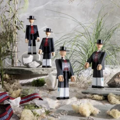 Kay Bojesen Man In Noorse Kleerdracht -Woondecoratie Winkel 575638 01 40 EnvironmentImage aa0fa0a5a8 scaled