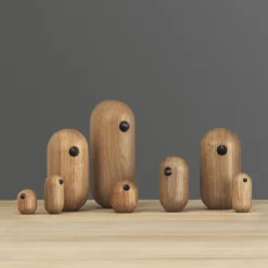 Normann Copenhagen Little Bird Figuur Eikenhout -Woondecoratie Winkel p 29860 02 03 42dedc78fa scaled