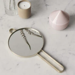 Ferm LIVING Poise Handspiegel -Woondecoratie Winkel p 30577 01 02 f700d5006a
