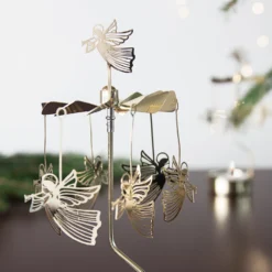 Draaiende Waxinelichthouder Vliegende Engel 5 Draaiende Waxinelichthouder Vliegende Engel -Woondecoratie Winkel pluto angel chimes flying angels 45276 01 03 e7f4895f2a scaled